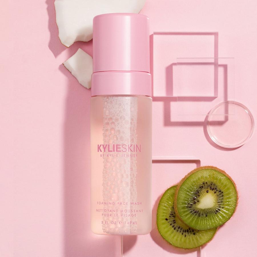 FOAMING FACE WASH
