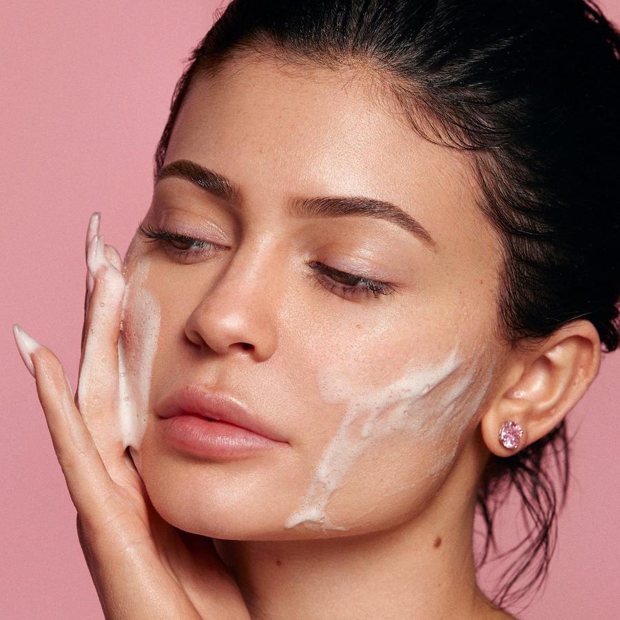 FOAMING FACE WASH